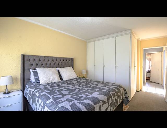 2 BEDROOM APARTMENT FOR SALE IN MARAIS STEYN PARK